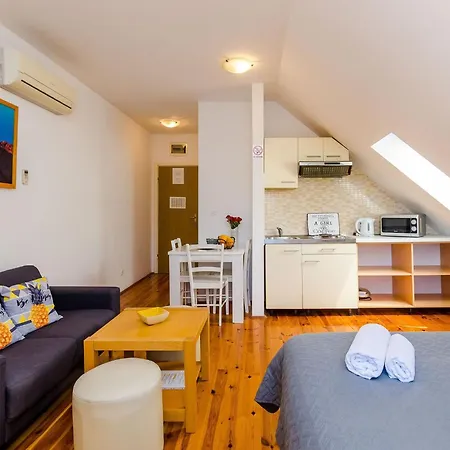 Orka - Studio 2 Adults - Attic *