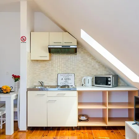 Orka - Studio 2 Adults - Attic